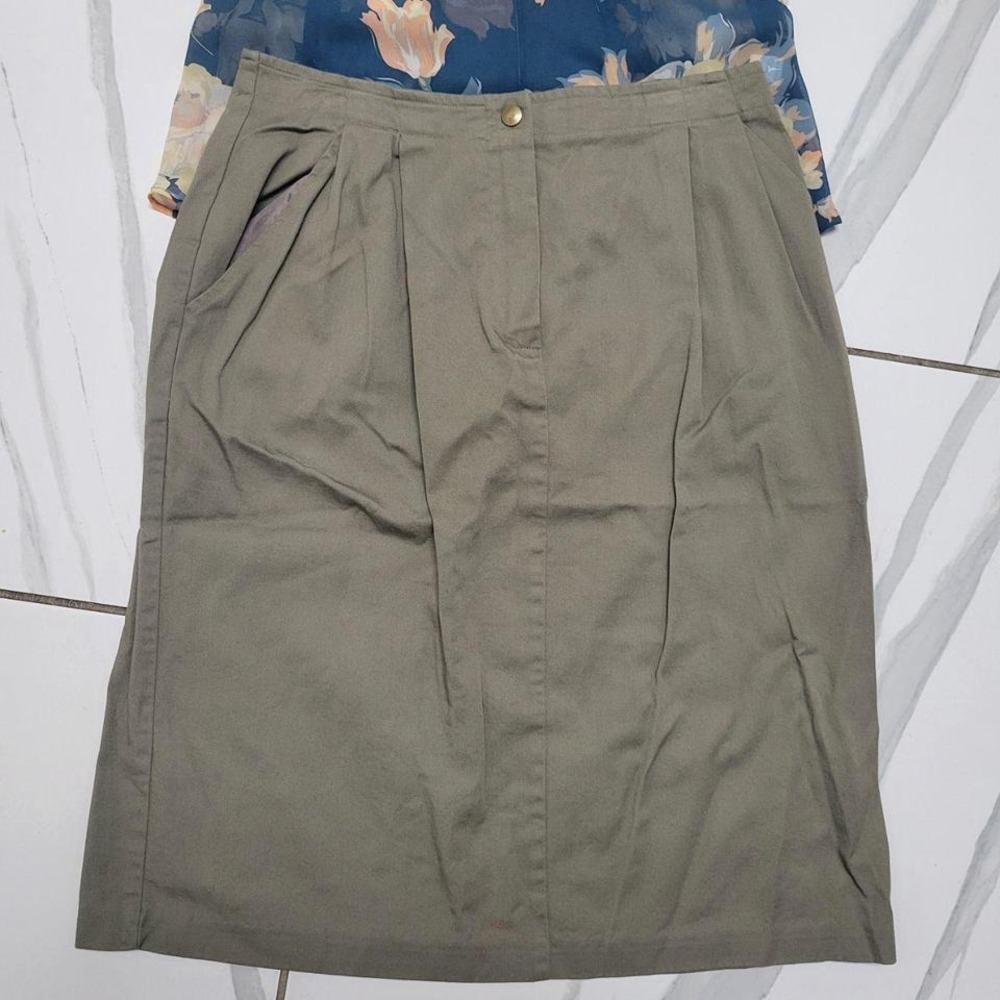 Vintage 90s Midi Officewear Skirt in Army Green